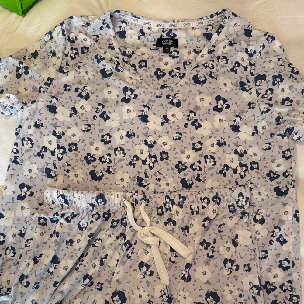 Jones New York Womens Pajama Set in Blue and White Floral Medium